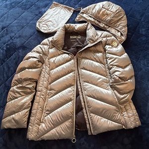 Micheal Kors packable puffer jacket.  Ladies size large.  Never worn, New